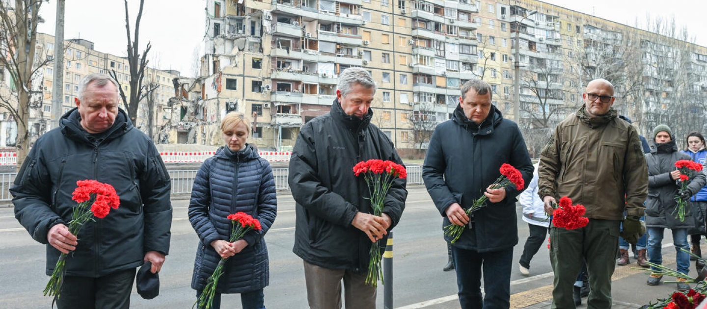 Ukraine. High Commissioner visits missile-hit Dnipro during country visit