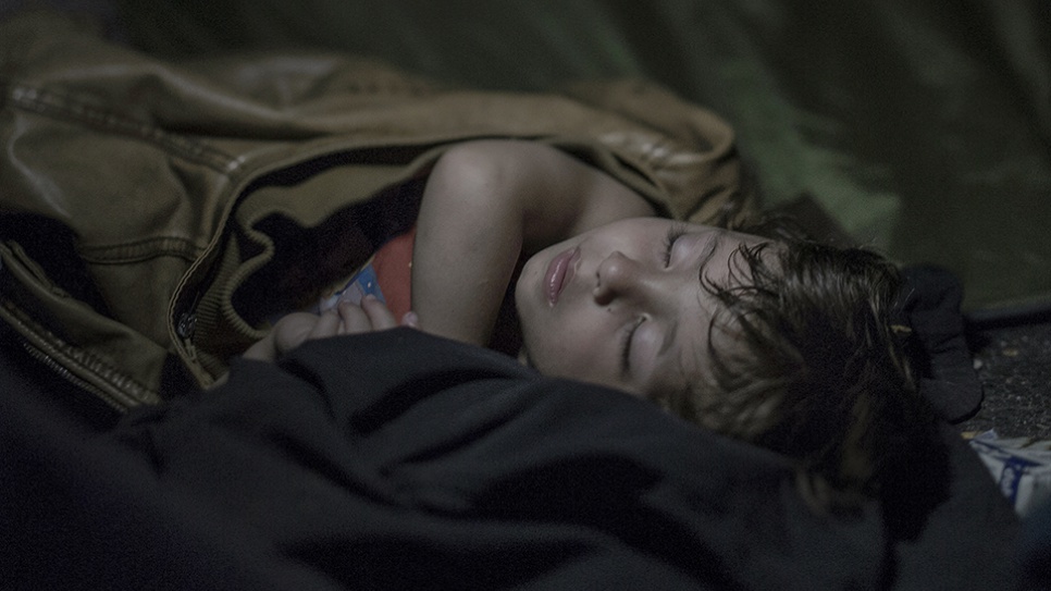 Mahdi is 18 months old. He has only experienced war and flight. He sleeps deeply despite the chaotic situation at the border.