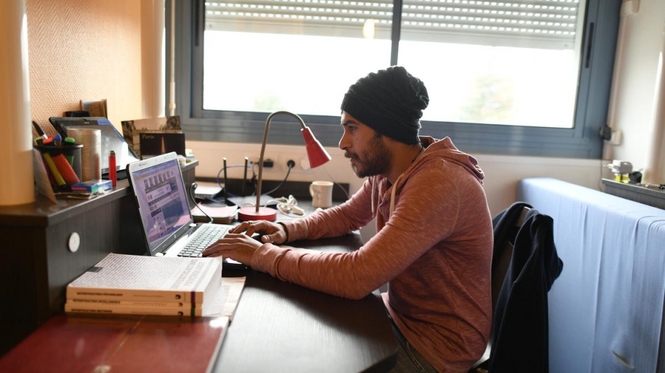 Eias Elnejemi étudie à l'université à Toulouse, en France, grâce à un système de bourses attribuées aux réfugiés syriens. Décembre 2017.
