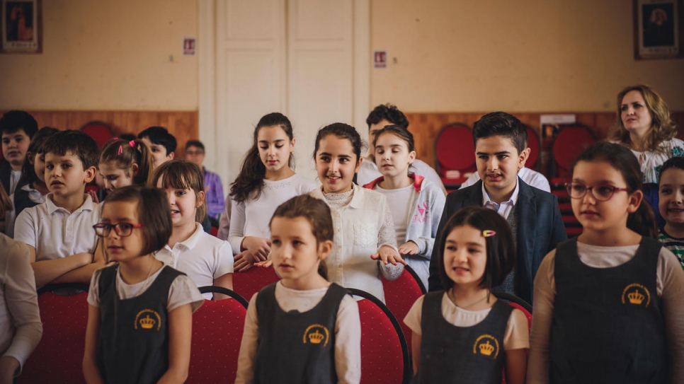 Des enfants réfugiés assistent à une répétition de chorale à la Scoala Gimnaziala Ferdinand I à Bucarest, en Roumanie. Mai 2018. 