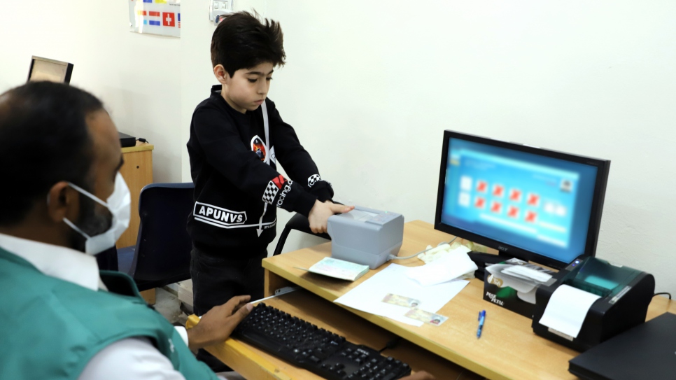 UNHCR - Pakistan launches 'drive' to issue smartcards to registered Afghan refugees - Vimarsana News