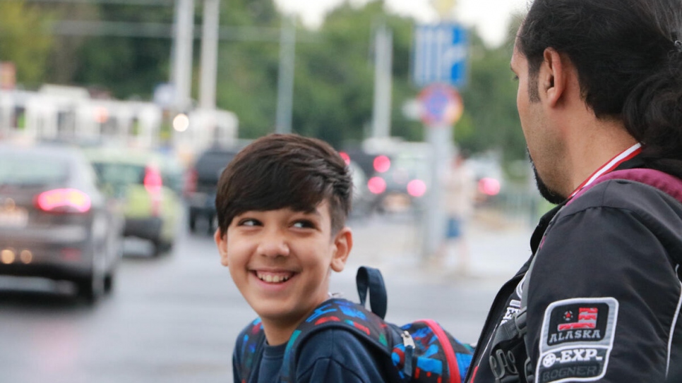 Armin, aujourd'hui âgé de 12 ans, et son père ont obtenu le statut de réfugiés et vivent dans la ville de Györ, dans l'ouest de la Hongrie.  