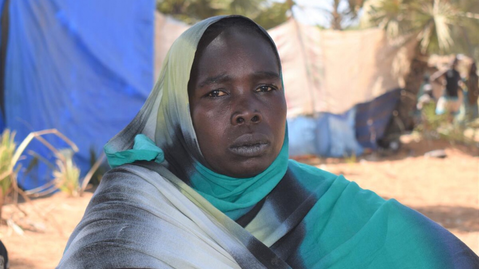  Khadidja Herre, veuve et mère de cinq enfants, veut gagner sa vie pour pouvoir envoyer ses enfants à l'école. 
