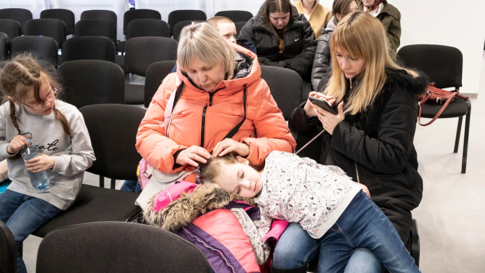 Le programme d'aide en espèces a bénéficié à plus de 6 000 réfugiés depuis l'ouverture du centre de Varsovie le 21 mars.
