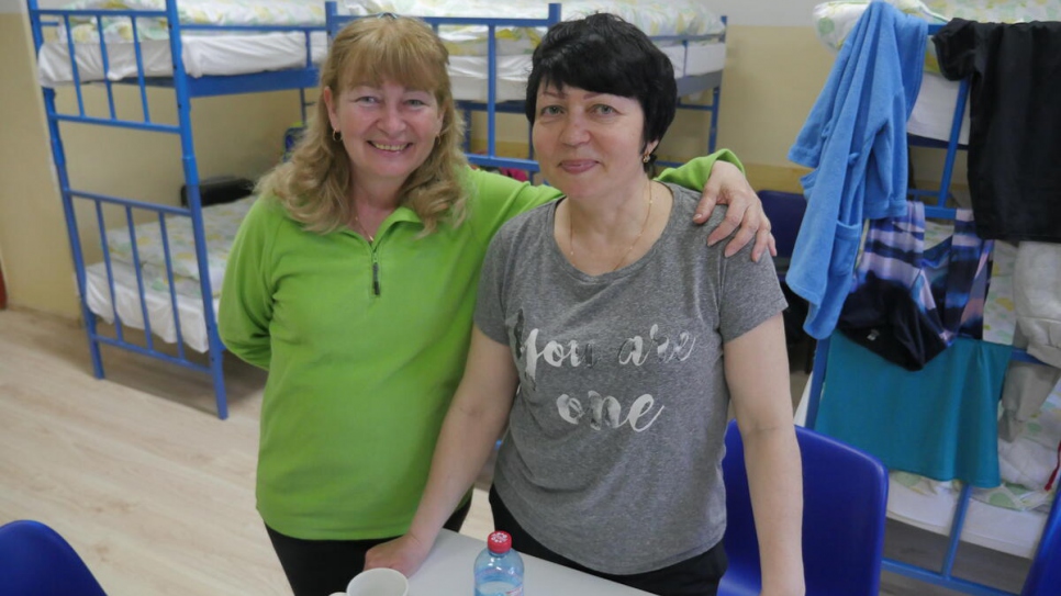 UNHCR – Oblak tajomstva sa začína rozplývať pre ukrajinské sestry utekajúce pred vojnou