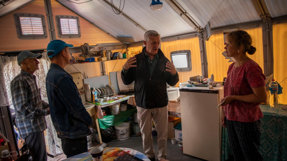 UN High Commissioner for Refugees Filippo Grandi met Oksana and Yurii in their shelter on 28 July.