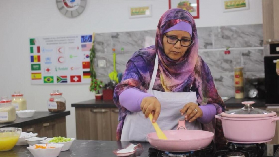 UNHCR - Back to basics cookery show helps refugees in Algeria amid food crisis - Vimarsana News