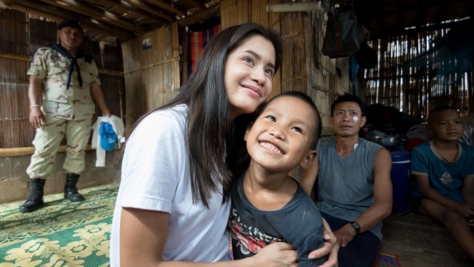 UNHCR Goodwill Ambassador Praya Lundberg visits Tham-Hin refugee camp, Thailand.