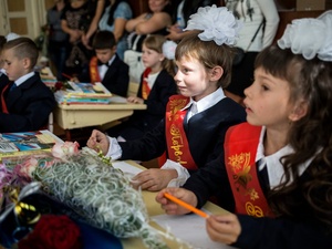 Ukraine. Children of embattled Luhansk start new school year hoping for peace