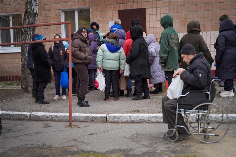 Пункт обігріву в Харкові забезпечує щоденне гаряче харчування для людей, які цього потребують. 