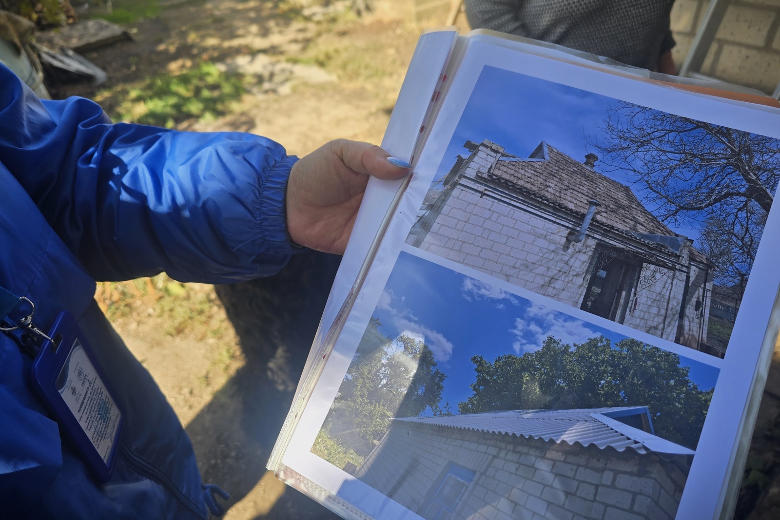 The reparation of their leaking roof with UNHCR’s support now guarantees that Dina and Vasyl will be warm and comfortable in their house.