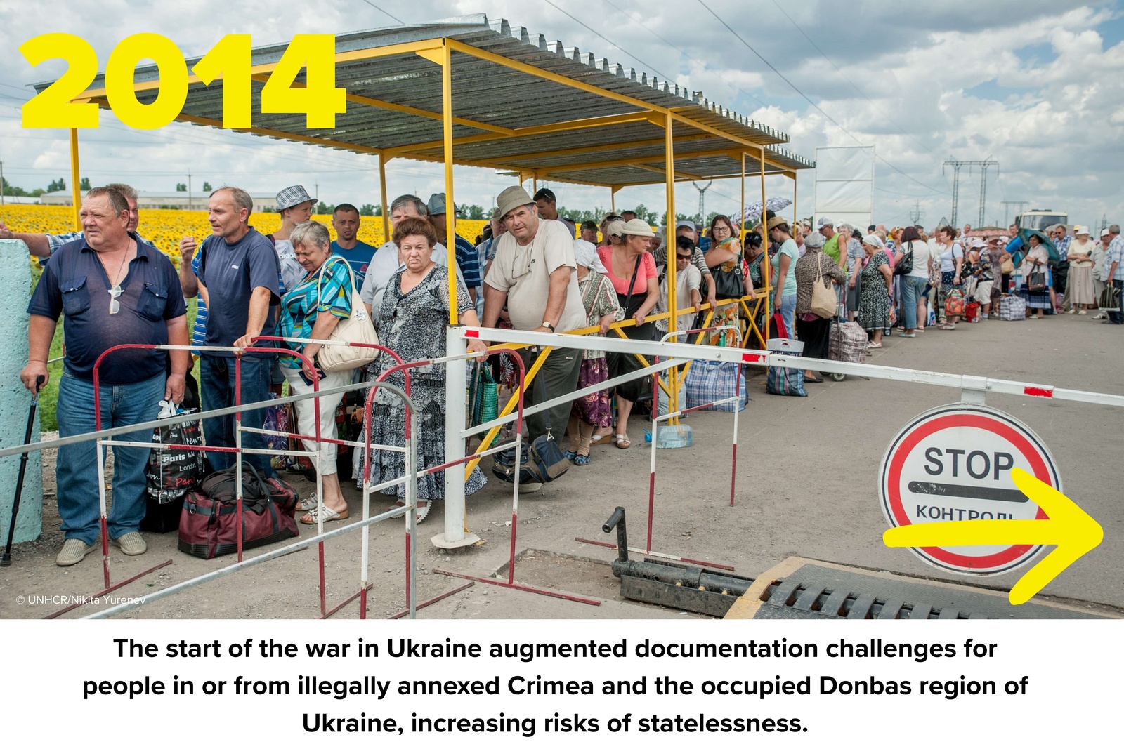 Long queue on the Stanitsia Luhanska EECP.