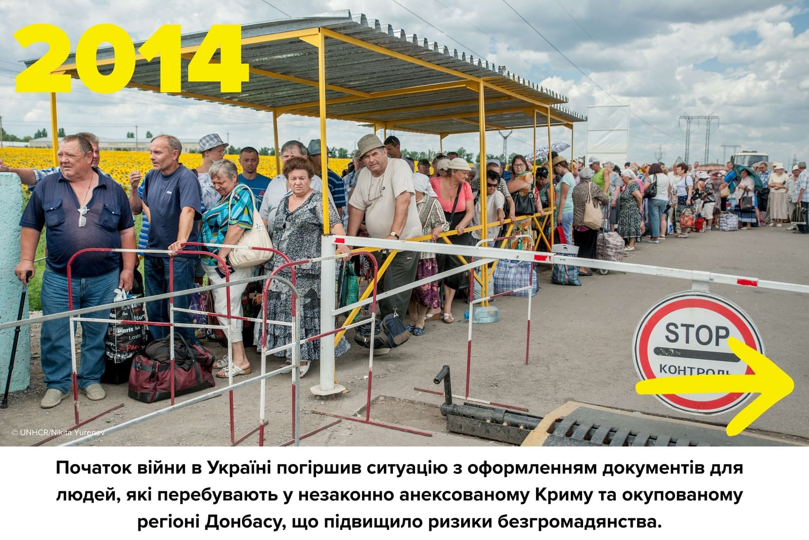 Long queue at the Stanitsia Luhanska EECP.