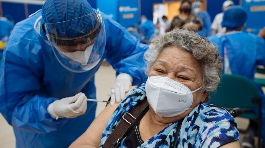 Ecuador. Venezuelan refugee and migrant elders get the Covid-19 vaccine with UNHCR support