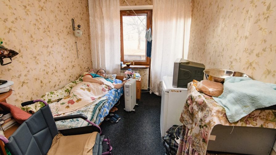Iryna, a 60-year-old displaced woman, who lives alone and is bedridden because of diabetes and a heart condition.