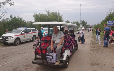 На КПВВ у Станиці Луганській розпочав курсувати соціальний транспорт – електрокар