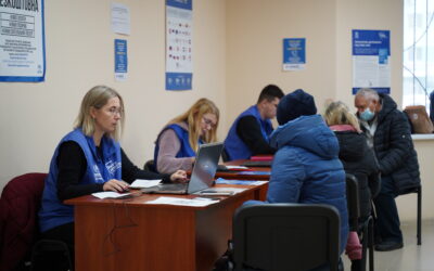 Гуманітарні організації переглядають розмір щомісячної грошової допомоги постраждалим від війни людям в Україні