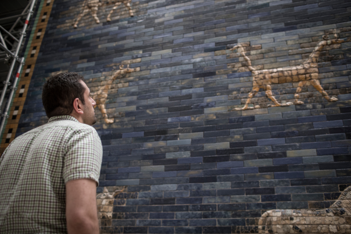 Germany. Refugee guides show Berlin's new arrivals ancient treasures from their homelands