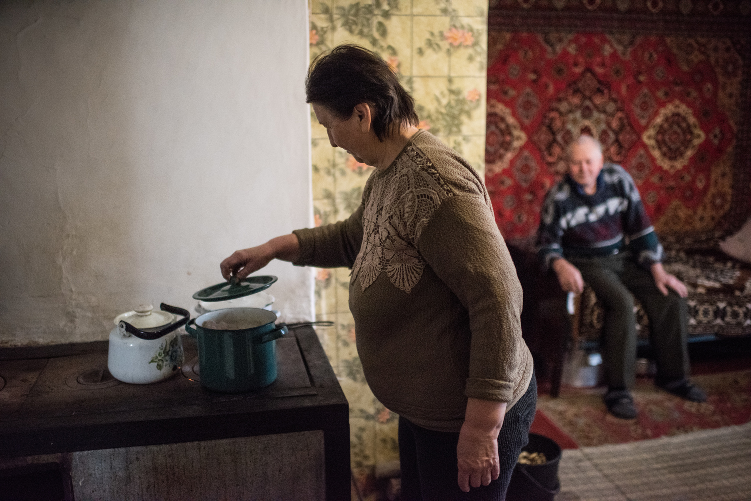 Ukraine. UNHCR delivers coal to village on the frontline