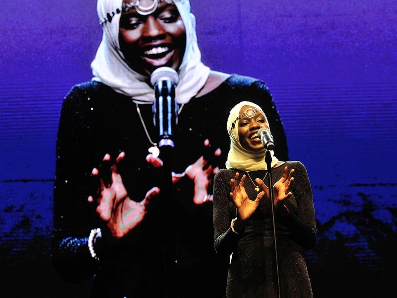 The reigning World Poetry Slam Champion, Emi Mahmoud, performs at the 2016 Nansen Refugee Award ceremony.
