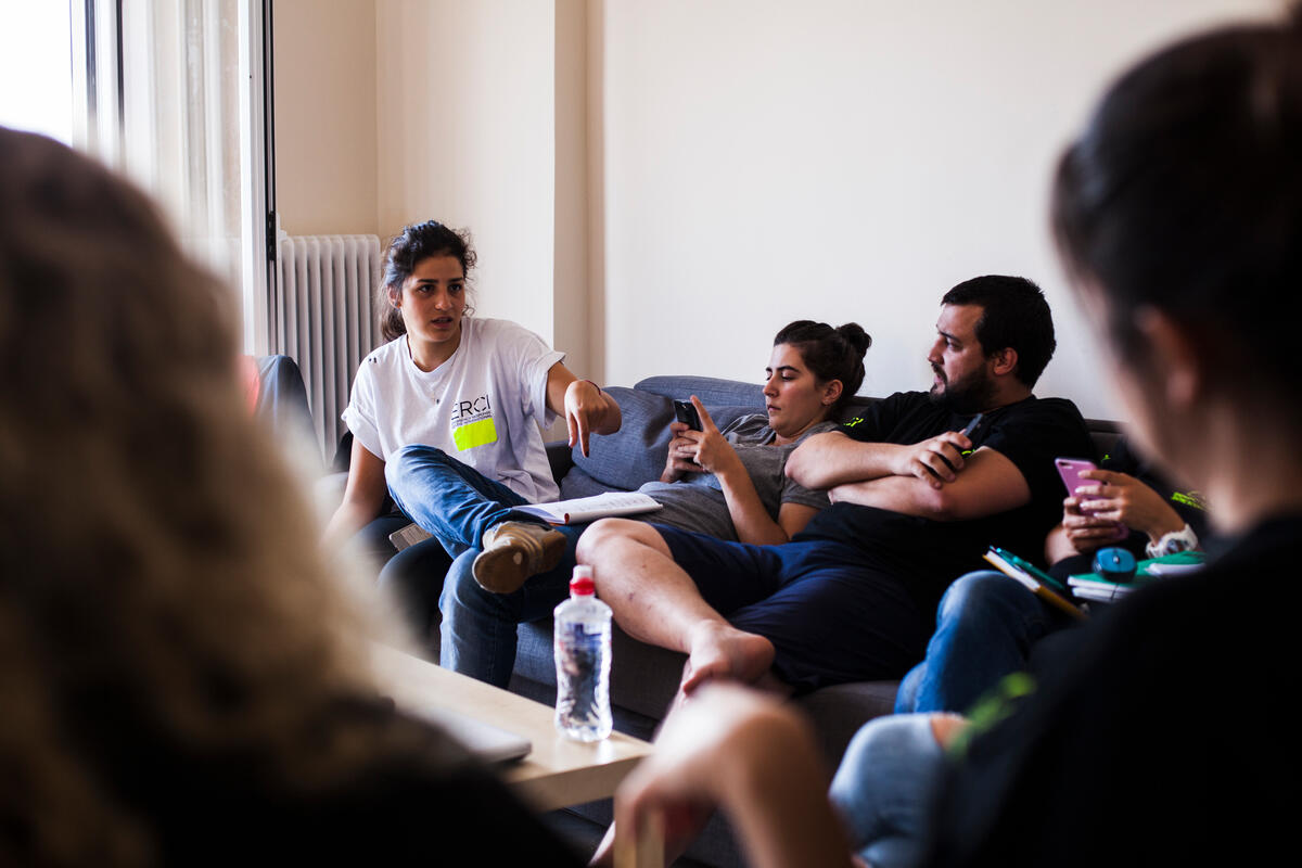 Greece. Syrian refugee returns from safe haven to help others