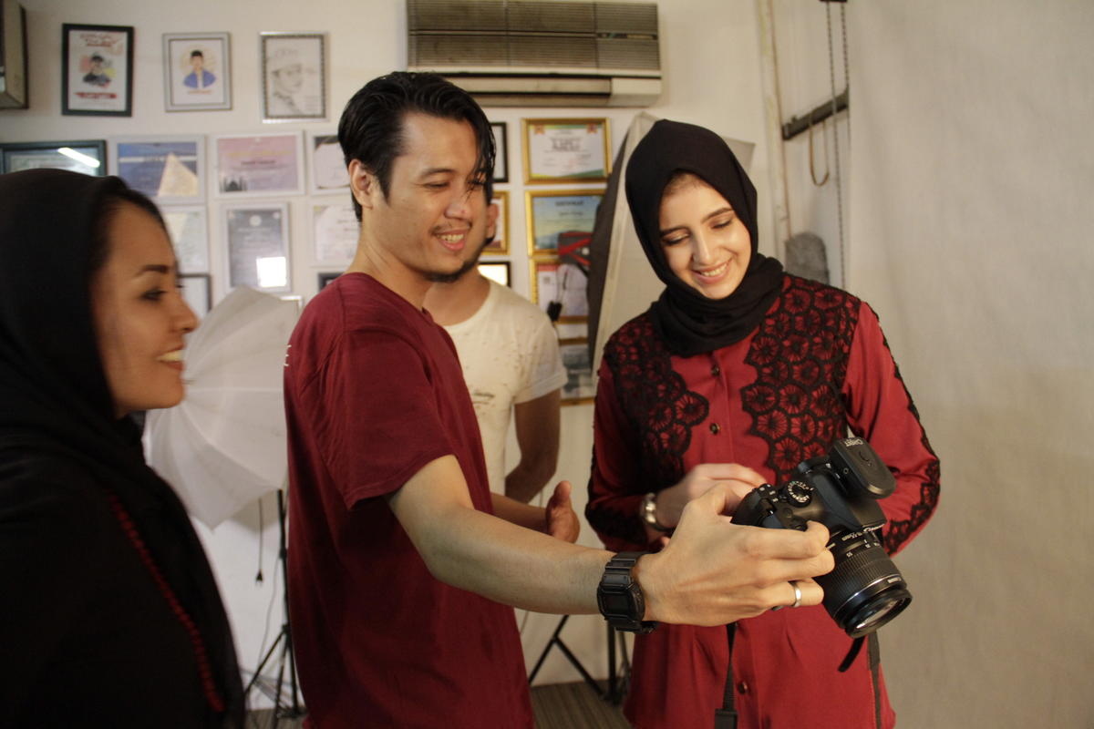 Indonesia. Fashion guru empowers refugees without legal rights to work or study