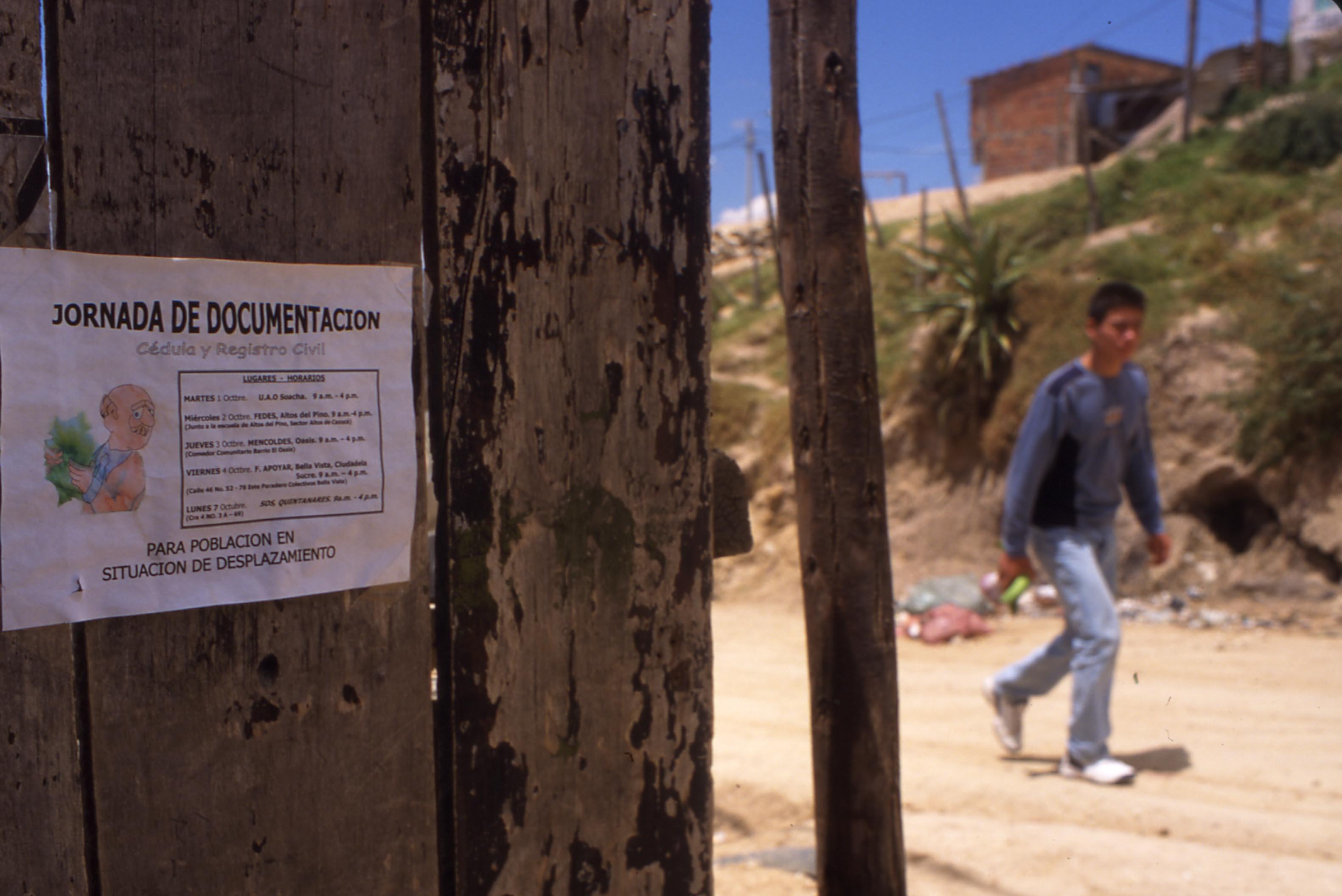 During the 'Day of Documentation' in Ciudad Bolivar, UNHCR's Mobile Registration Unit helped the local internally displaced people apply for identification cards