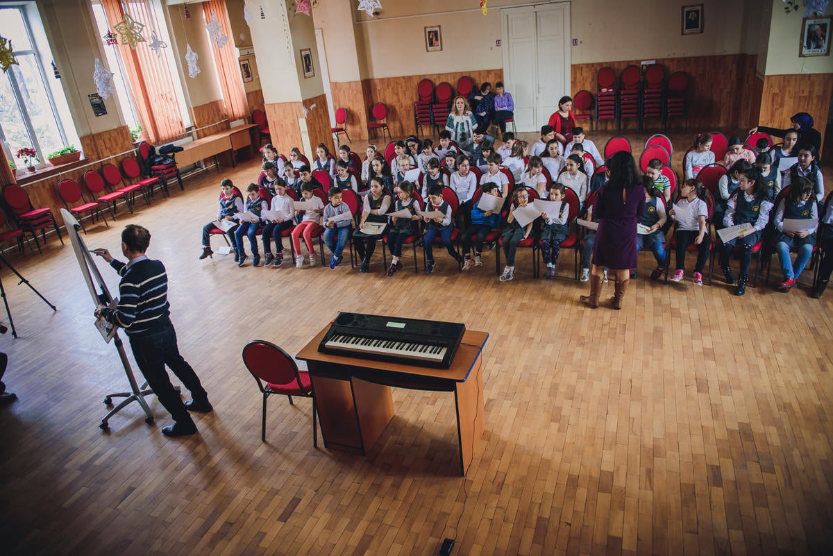 Romania. Refugee children find their voice in inclusive choirs