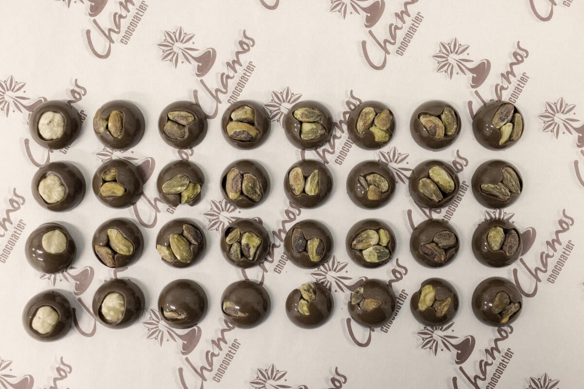 Chile. Venezuelan refugees and migrants often face real hurdles to supporting themselves after leaving homes, and for many, the move means being plunged into grinding poverty. UNHCR helps Venezuelan refugees and migrants in Chile by supporting organizations that provide entrepreneurship training, ai