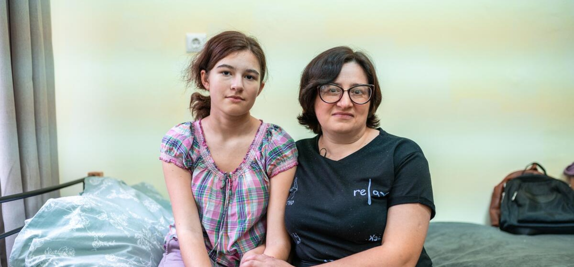 Natalia Artiukh y su hija, quienes se trasladaron al hospital desde Zaporiyia, Ucrania en junio con otros miembros de su familia.