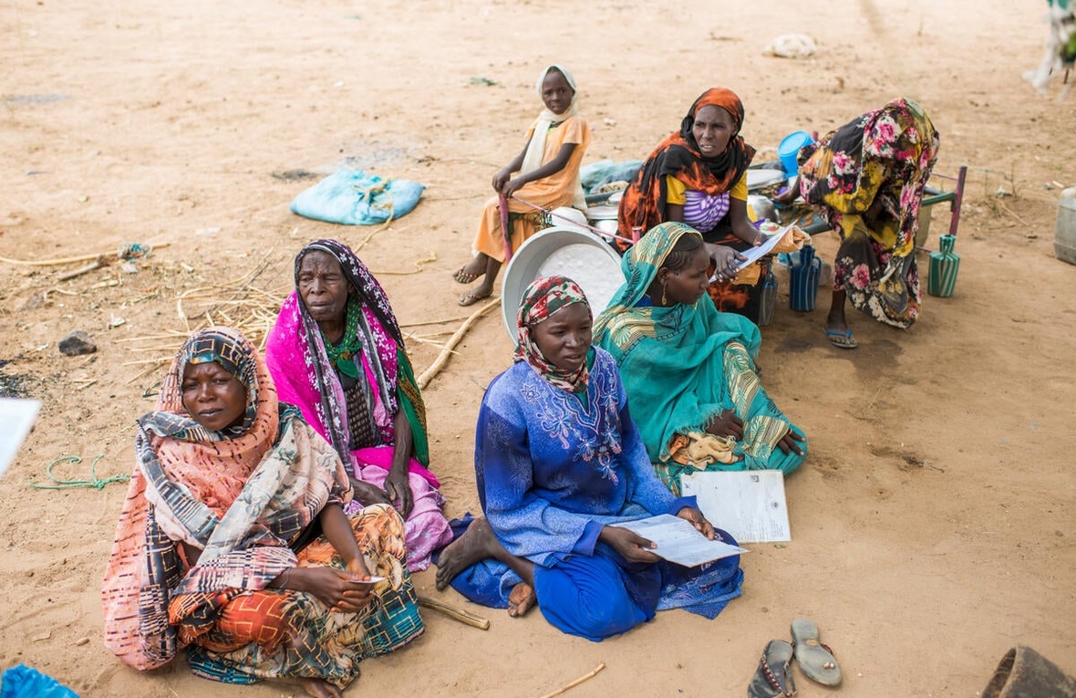 Amira, 51, Fatima, 70, Halimé, 18, Rouman, 21 and Yaya, 19, wait to be pre-registered by UNHCR staff at the Koufroun site in the Ouaddaï region of Chad. 