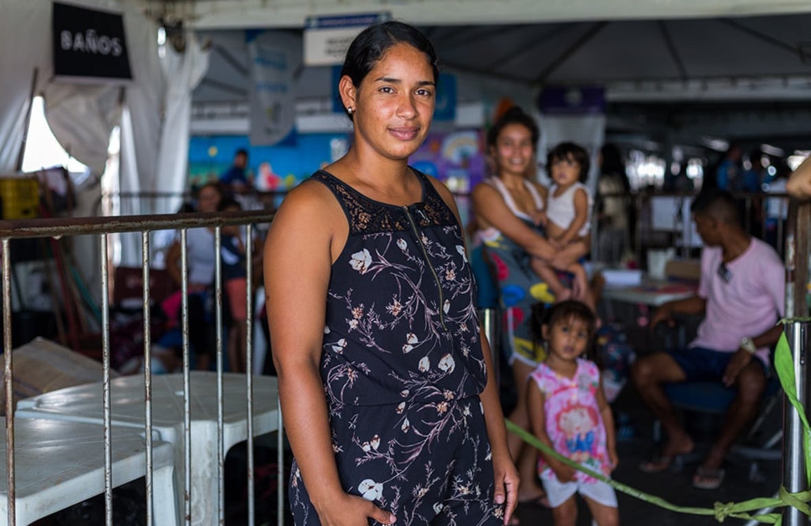 Yelitza is Venezuelan and works at the Identification and Documentation Post at the Pacaraima border, storing the luggage of other refugees and migrants waiting to formalize their entry to Brazil