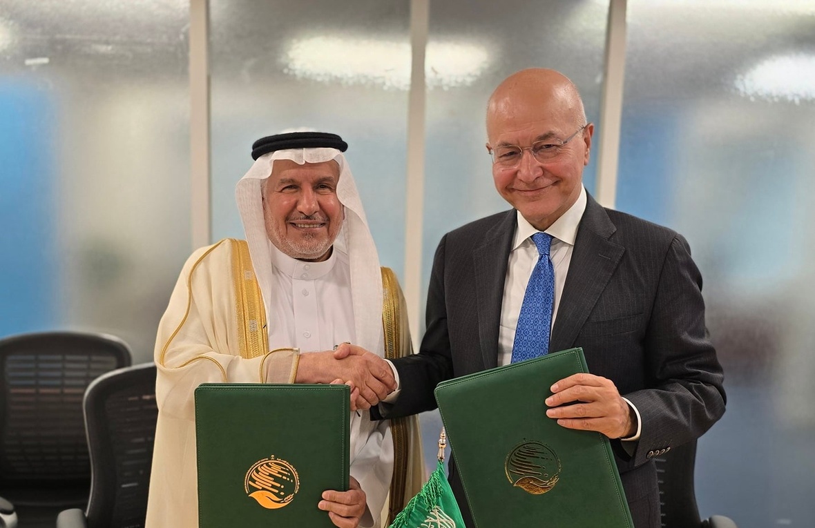 مراسم التوقيع المفوض السامي ومعالي الدكتور عبد الله بن عبد العزيز الربيعة