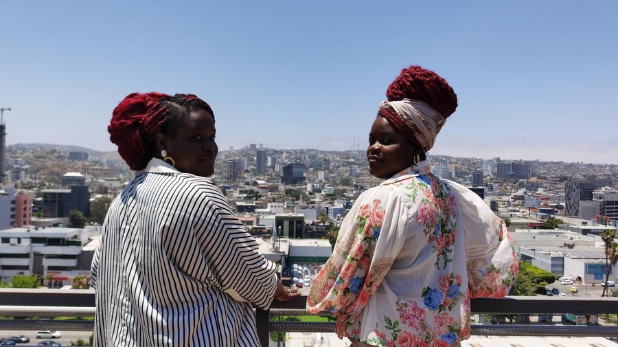 Mexico. Twin sisters and humanitarian workers