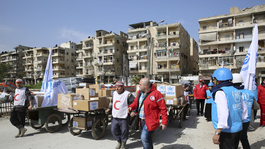 Syria/ IDPs/ UNHCR staff and Syrian Arab Red Crescent (SARC) aid workers