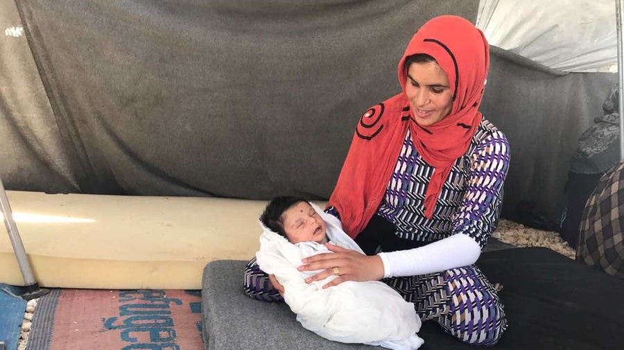 Syria. Violence and food shortages force Raqqa residents to flee