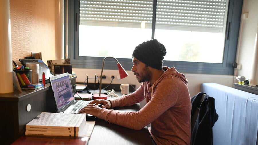 France. scholarships for Syrian refugees