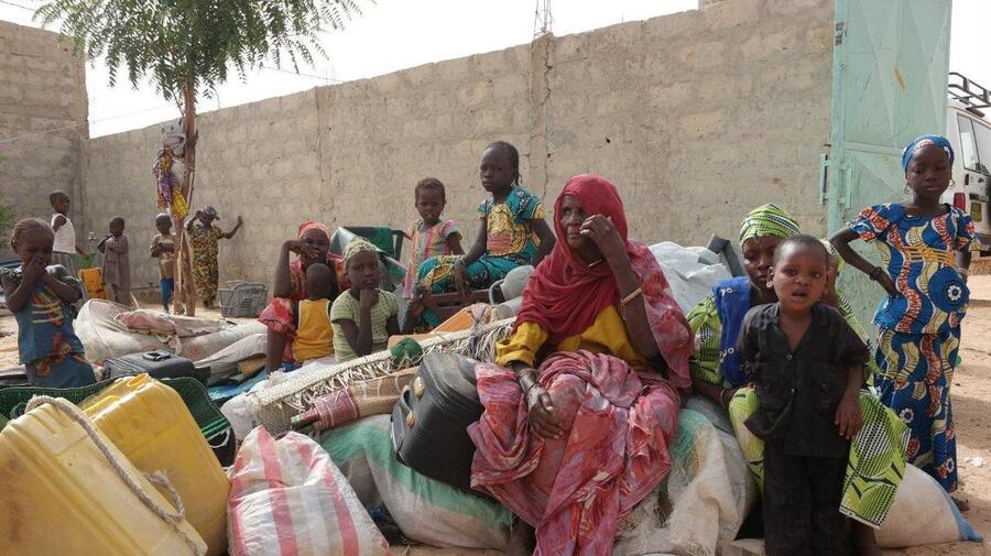 Niger. UNHCR field team register newly displaced persons