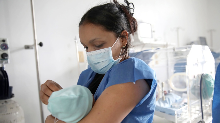 Colombia. New measure grants citizenship to babies of Venezuelan parents