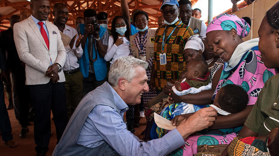 Tanzania. High Commissioner visits refugees at Nyarugusu camp in Kigoma