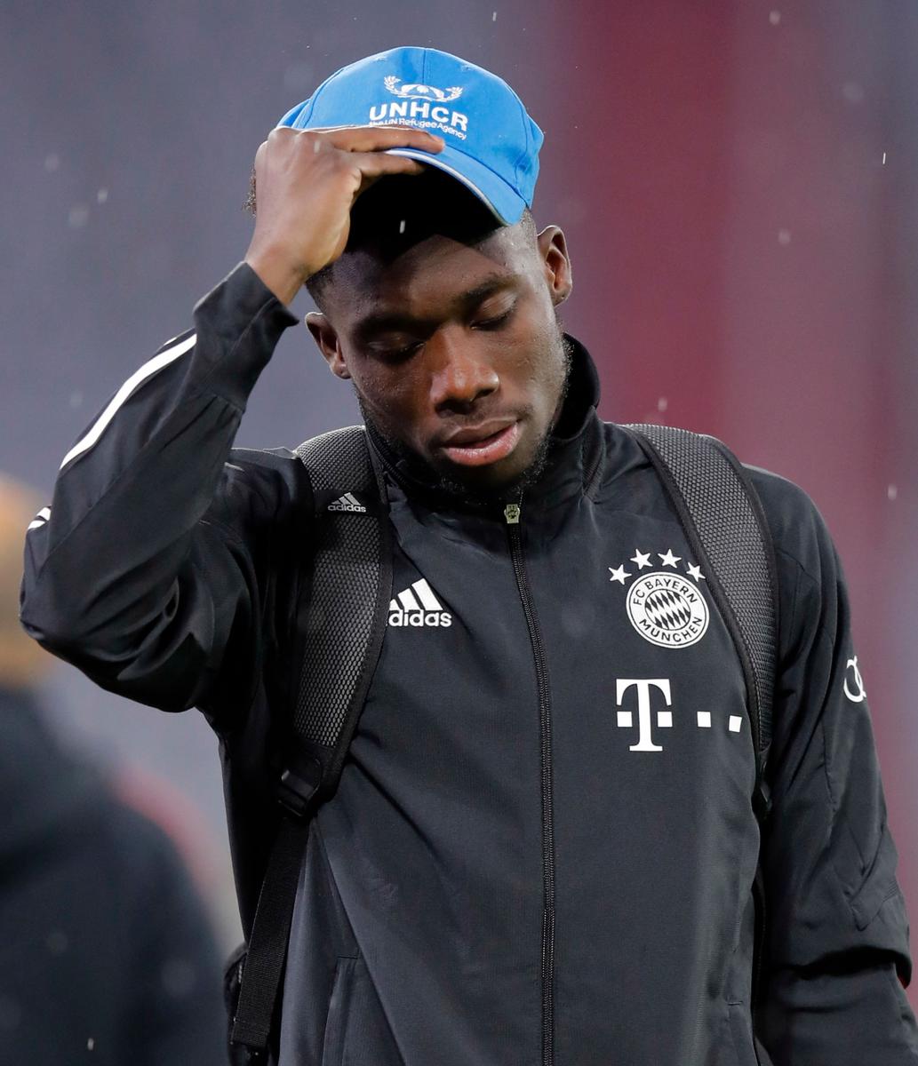 Alphonso Davies wears the UNHCR blue cap before a soccer game.