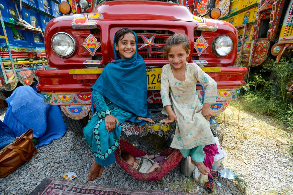 Pakistan. Afghan refugees' journey home