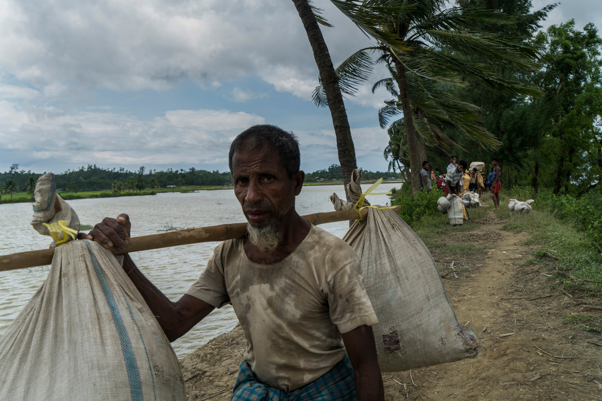 Bangladesh. Rohingya refugees cross into Bangladesh