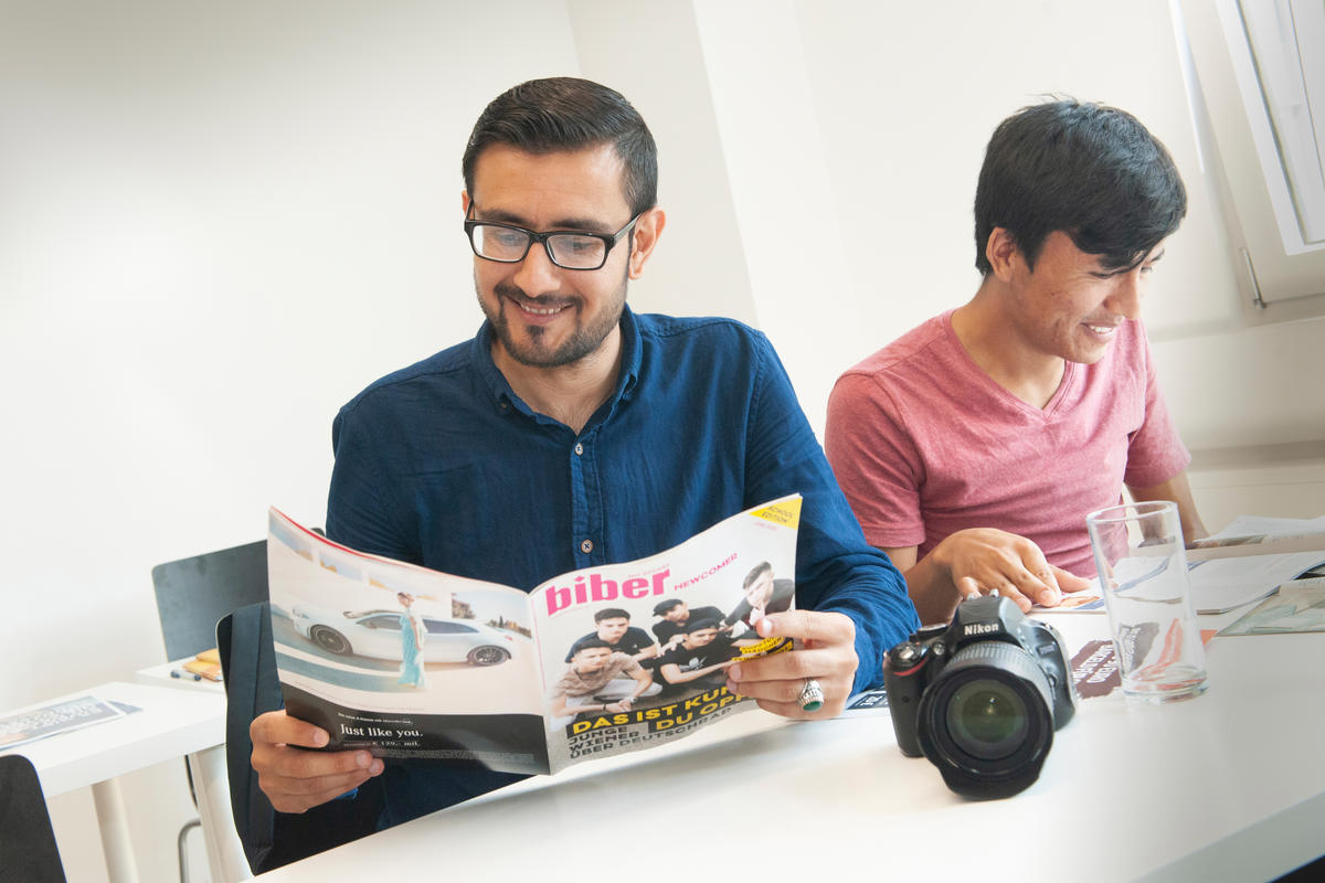 Austria. Refugees learn media skills on Austrian news magazine course