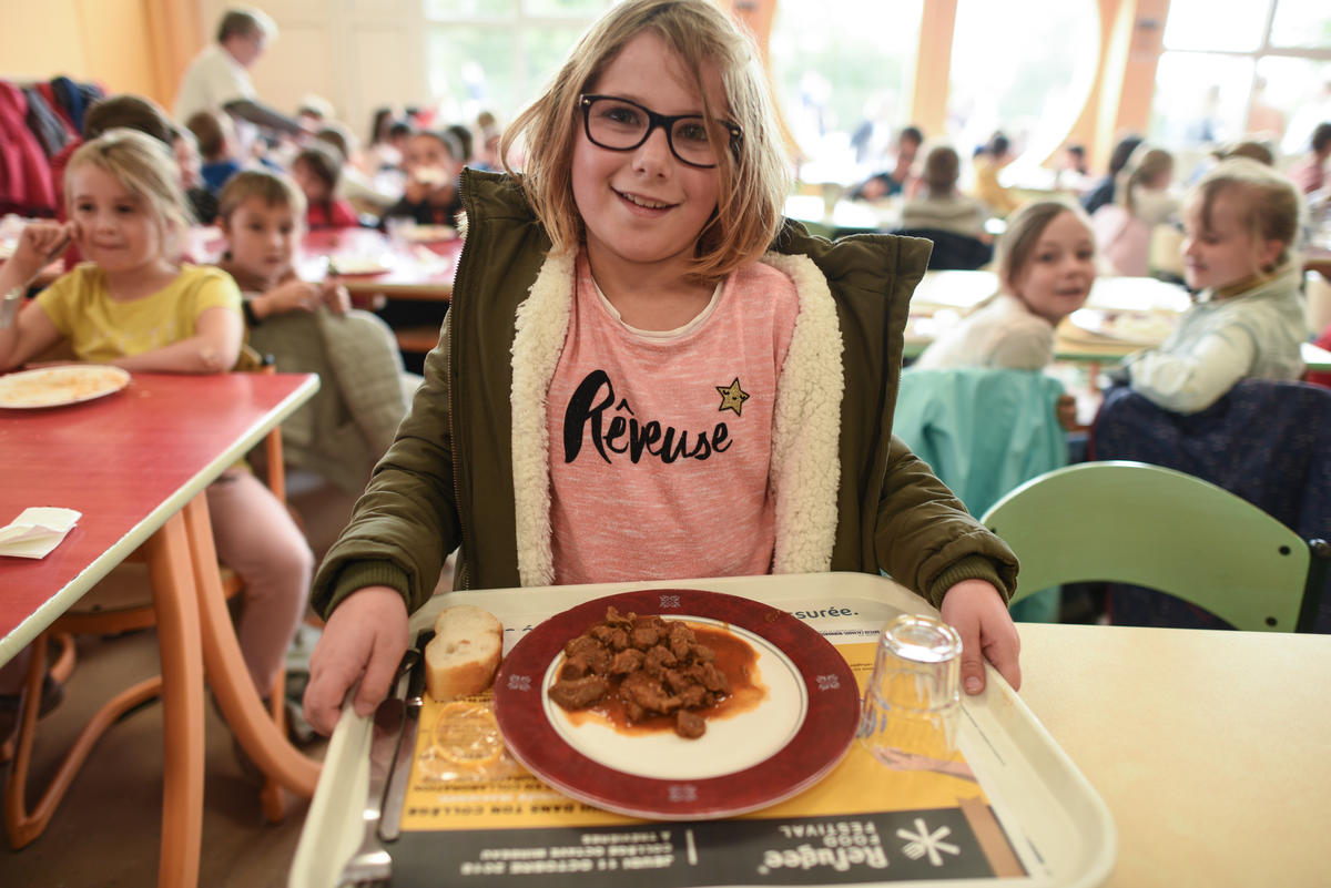 France. Schoolchildren bond with refugee chefs and rappers