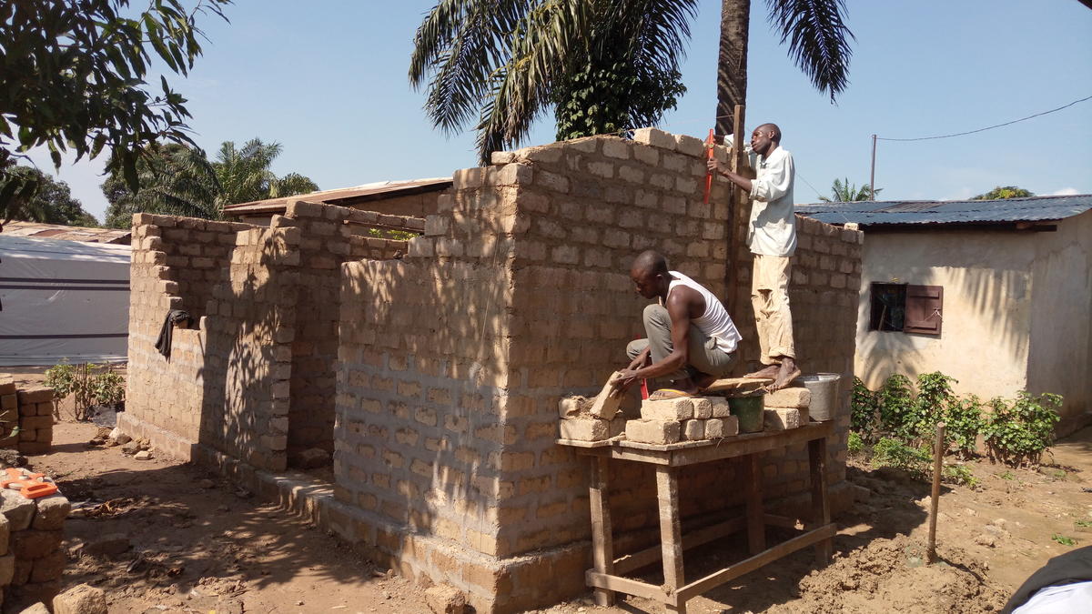 Central African Republic. Building houses to support returning communities