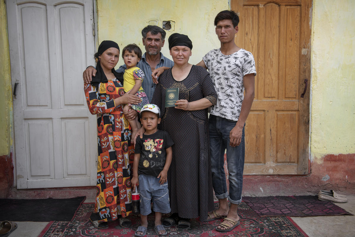 Kyrgyzstan. Portrait of a former stateless family from the Luli community