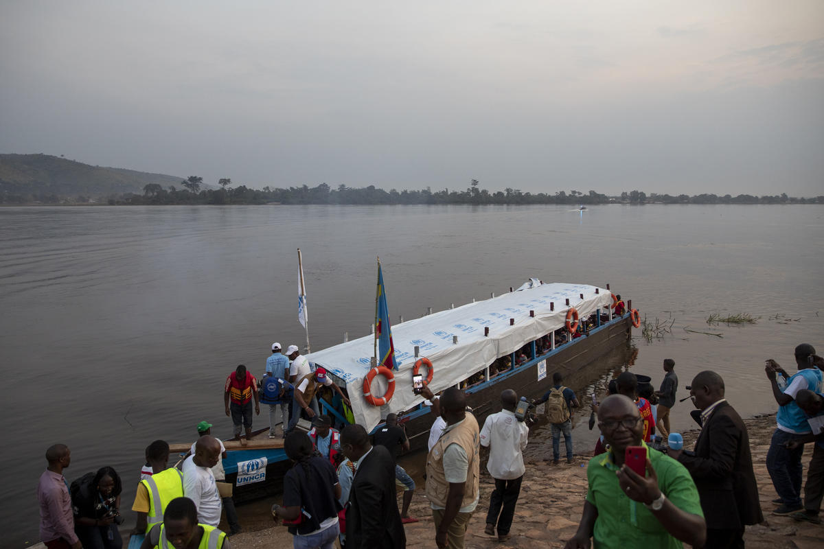 Central African Republic. A boat carrying 200 voluntary returnees from the Democratic Republic of the Congo arrives in the Central African Republic