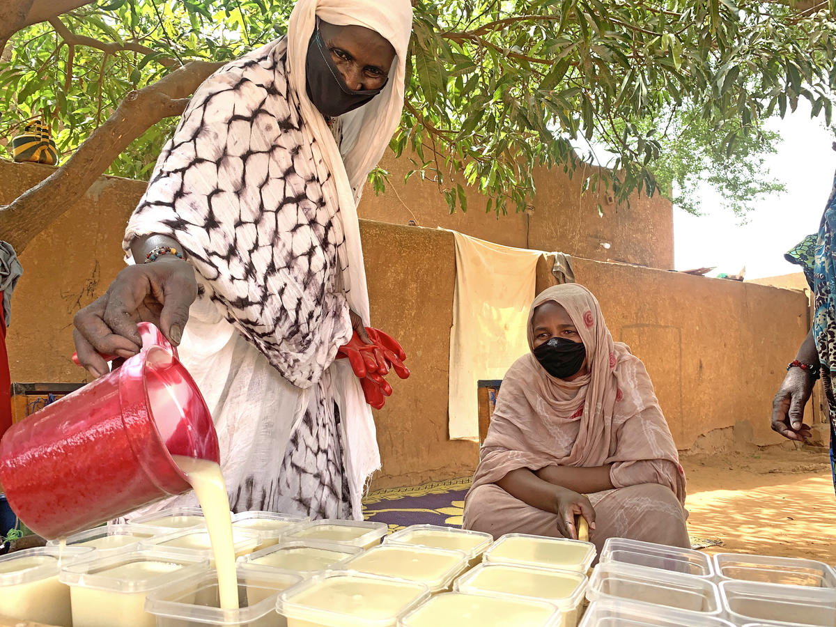 Niger. In Niamey, refugees produce soap used to fight coronavirus