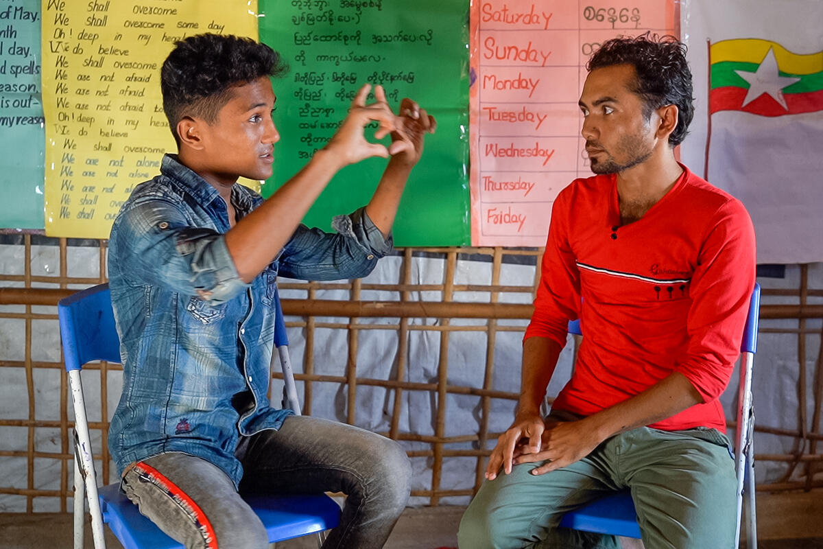 Bangladesh. Mute 'face' of Rohingya crisis learns language of photography